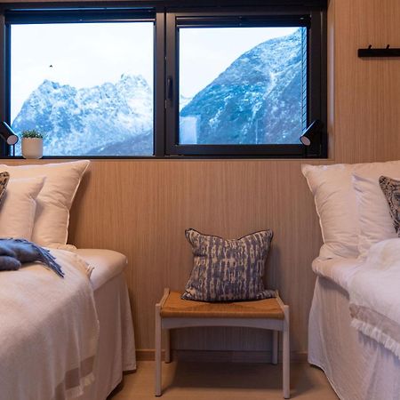 Luksushytte Med Jacuzzi, Summer&Winter Retreat Lyngvaeret Luaran gambar