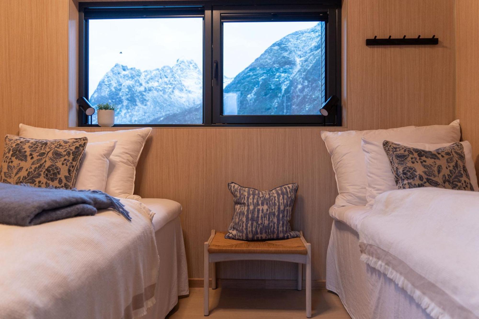 Luksushytte Med Jacuzzi, Summer&Winter Retreat Lyngvaeret Luaran gambar