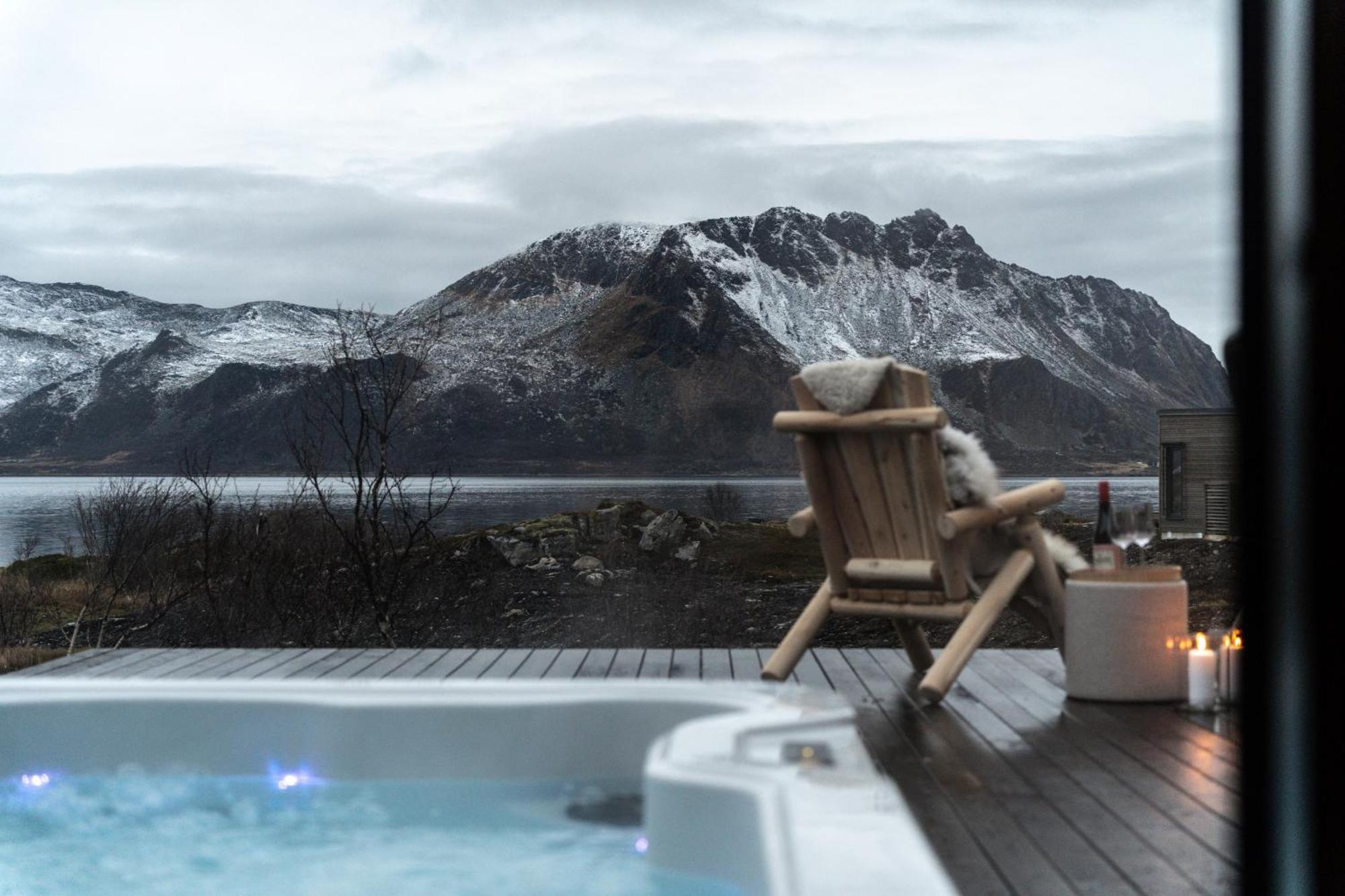 Luksushytte Med Jacuzzi, Summer&Winter Retreat Lyngvaeret Luaran gambar